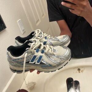 I’m selling these”1906 silver blue agate neutral cushion new balances”